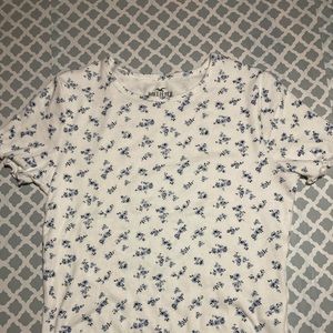 Hollister baby lettuce hem tee xs
